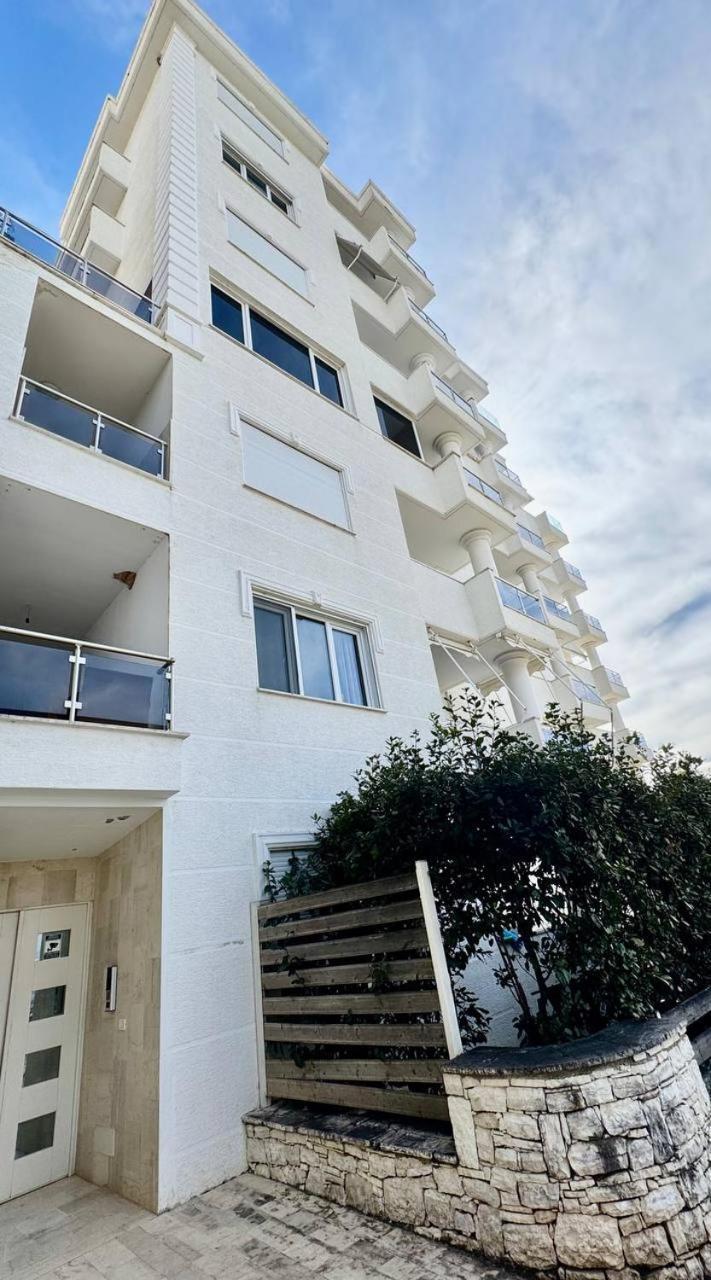 White Sea View Residence Sarandë 외부 사진